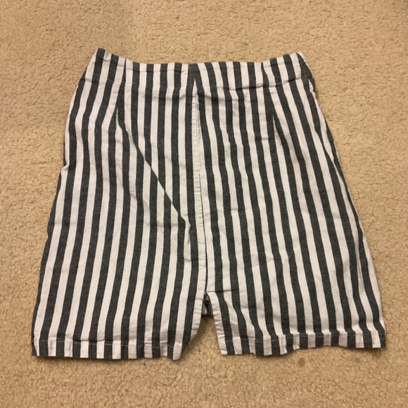 Brandy Melville skirt - Picture 2 of 2